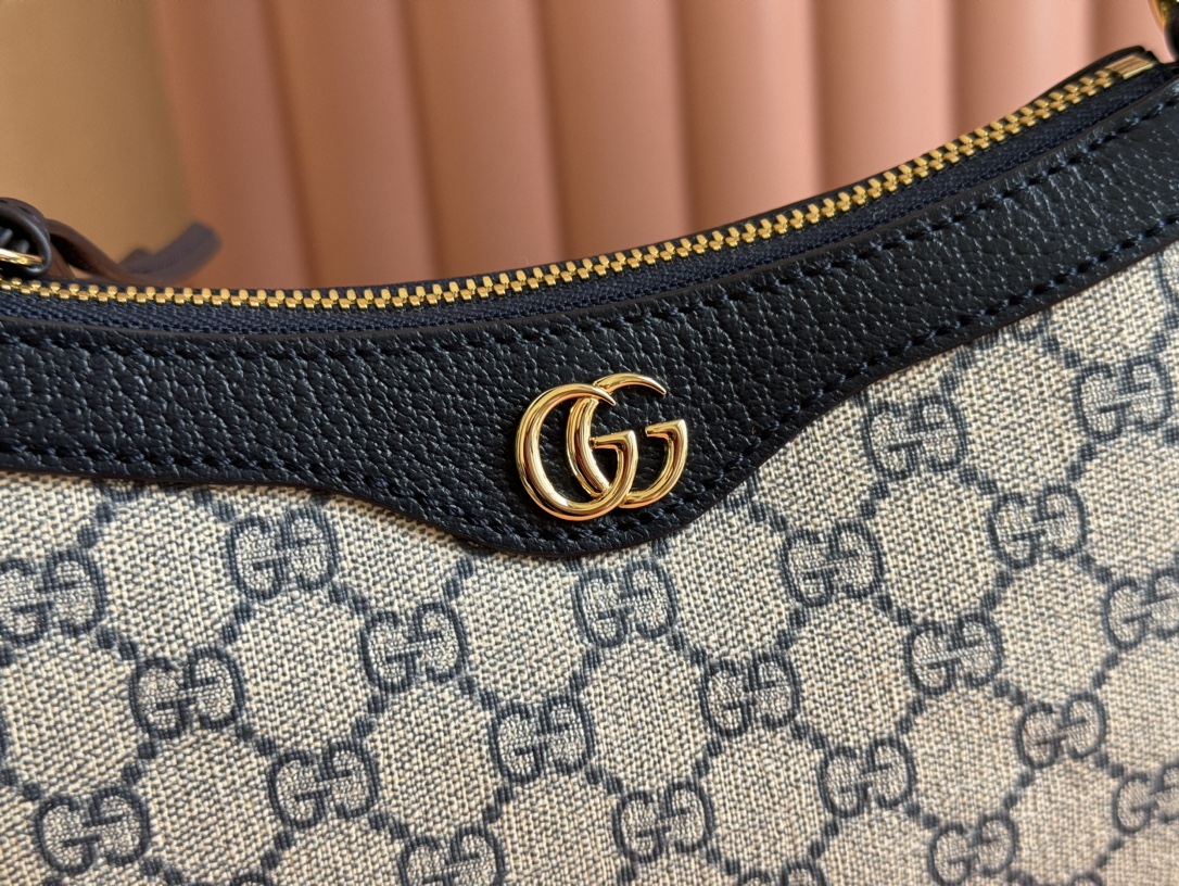 Gucci Hobo Bags